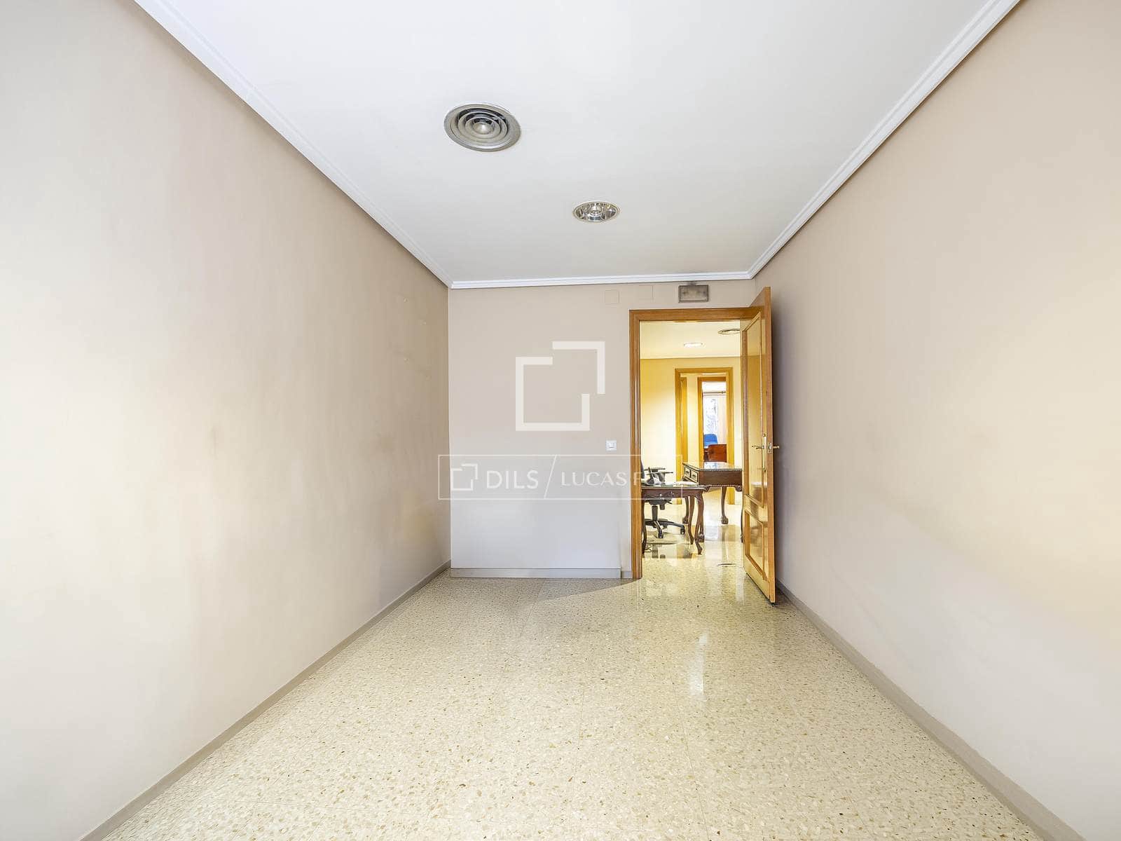 8 Zimmer Büro zu verkaufen in Valencia Stadt mit Garage - 530.000 € (Ref: 9562186)