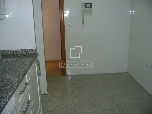 4 sovrum Lägenhet att hyra i Valencia stad med garage - 1 800 € (Ref: 9562547)