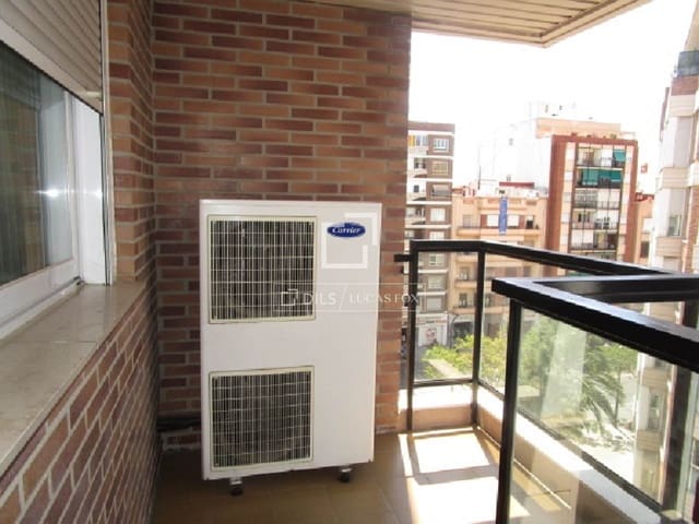 4 sovrum Lägenhet att hyra i Valencia stad med garage - 1 800 € (Ref: 9562547)