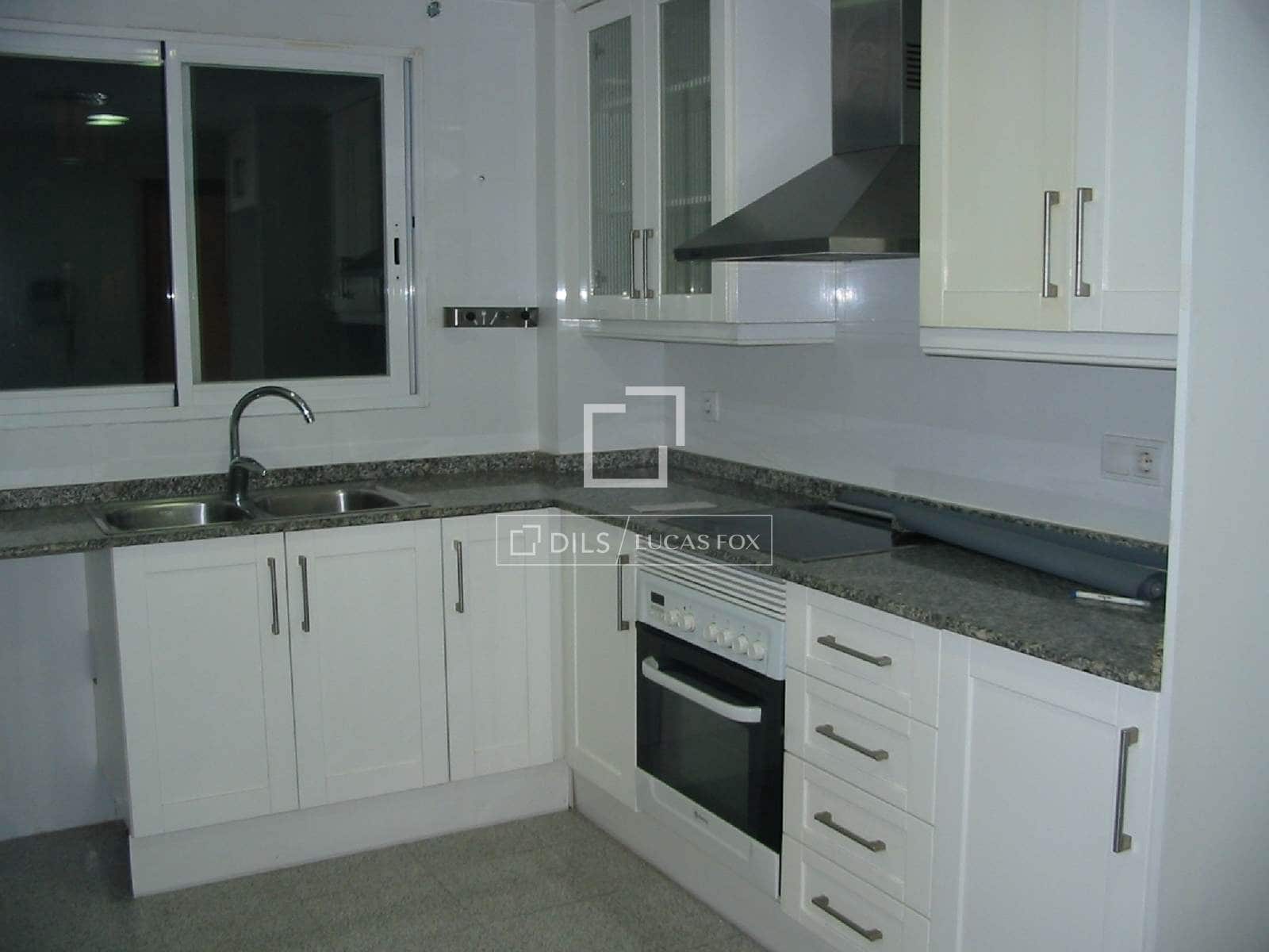 4 bedroom Apartment for rent in Valencia city with garage - € 1,800 (Ref: 9562547)
