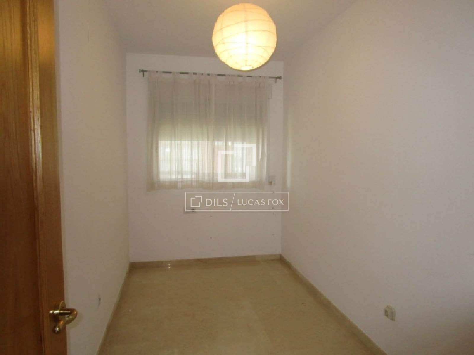 4 bedroom Apartment for rent in Valencia city with garage - € 1,800 (Ref: 9562547)