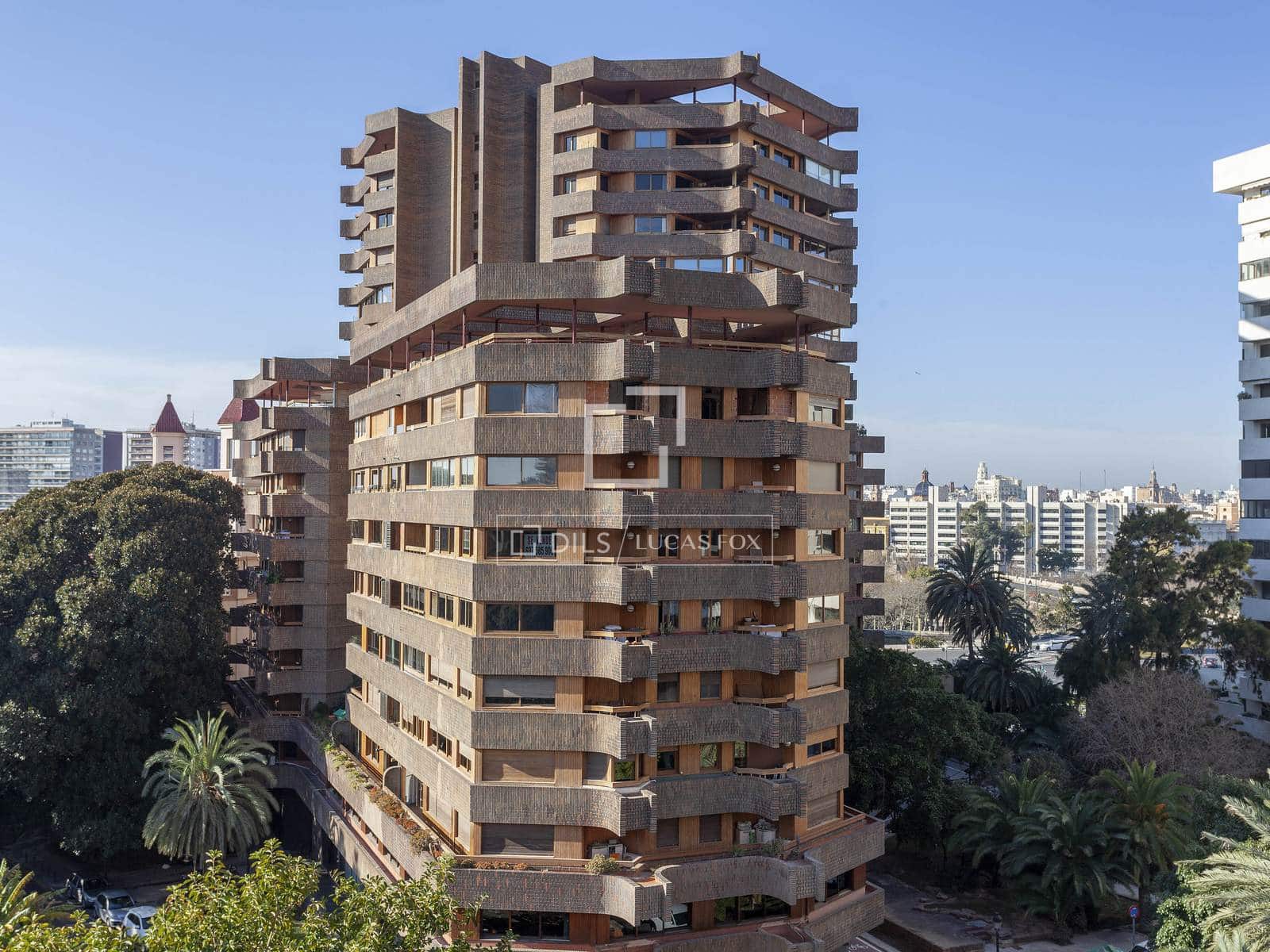 4 bedroom Apartment for rent in Valencia city with garage - € 1,800 (Ref: 9562547)