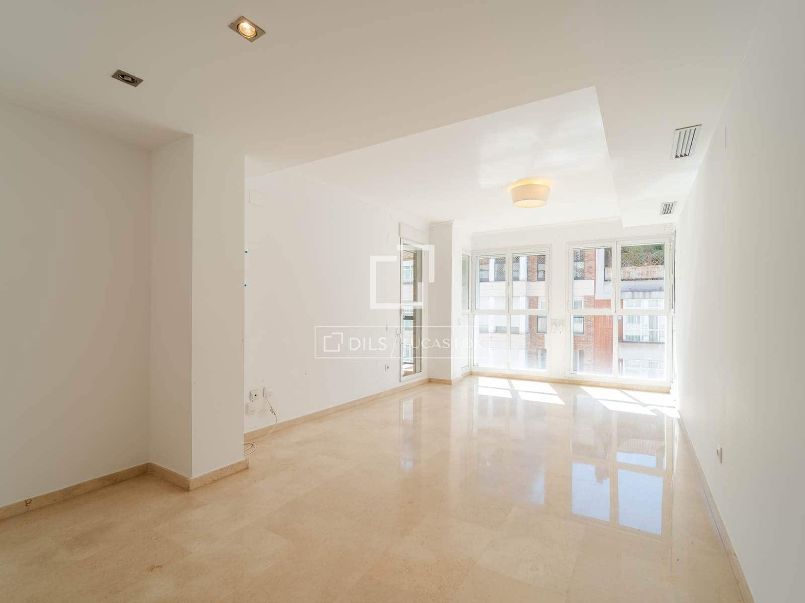 4 soveværelse Lejlighed til leje i Valencia by med garage - € 1.800 (Ref: 9562547)