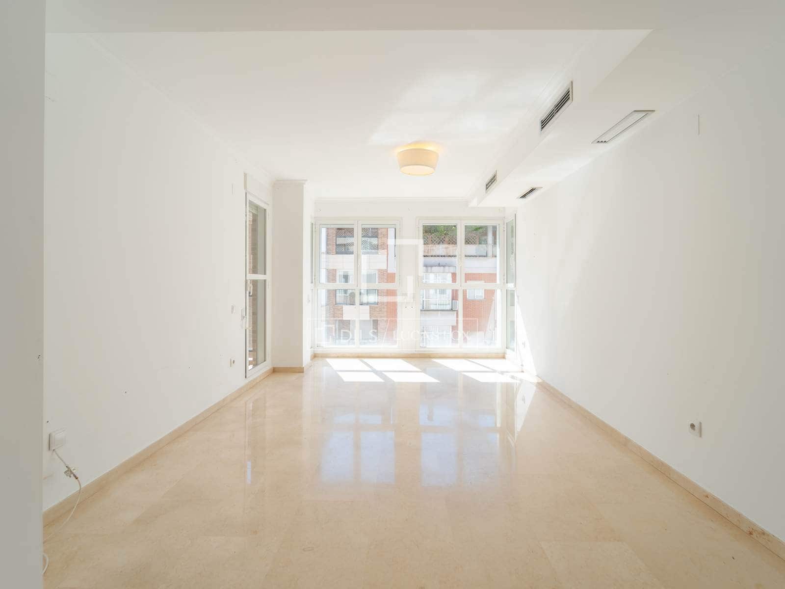 4 soveværelse Lejlighed til leje i Valencia by med garage - € 1.800 (Ref: 9562547)