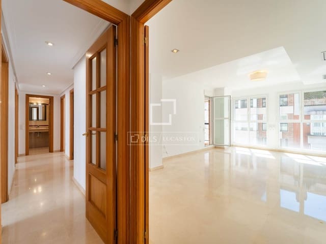 4 soveværelse Lejlighed til leje i Valencia by med garage - € 1.800 (Ref: 9562547)