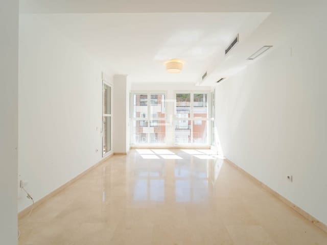 4 soveværelse Lejlighed til leje i Valencia by med garage - € 1.800 (Ref: 9562547)
