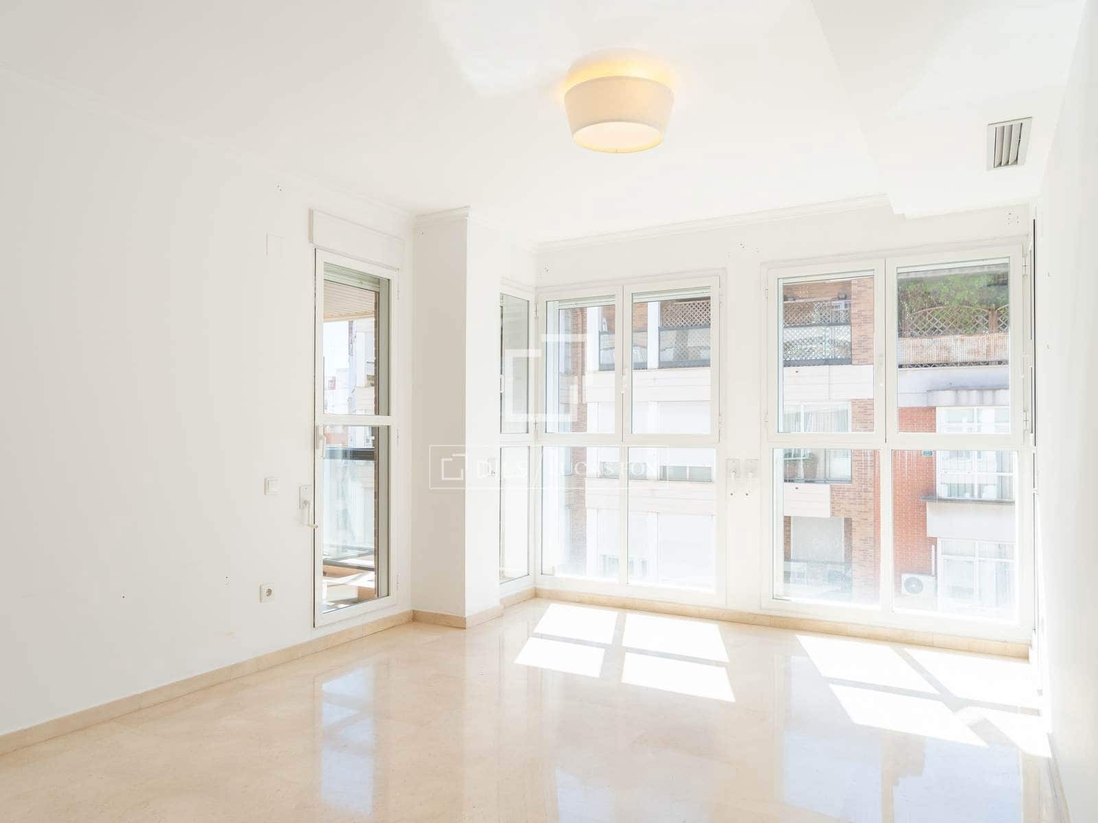 4 soveværelse Lejlighed til leje i Valencia by med garage - € 1.800 (Ref: 9562547)