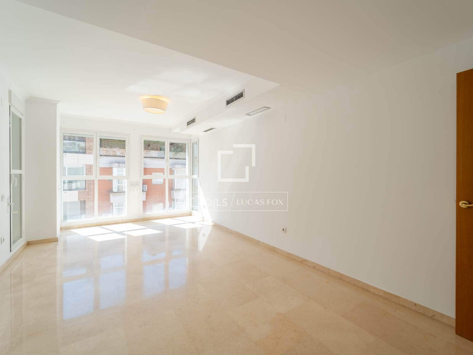 4 soveværelse Lejlighed til leje i Valencia by med garage - € 1.800 (Ref: 9562547)