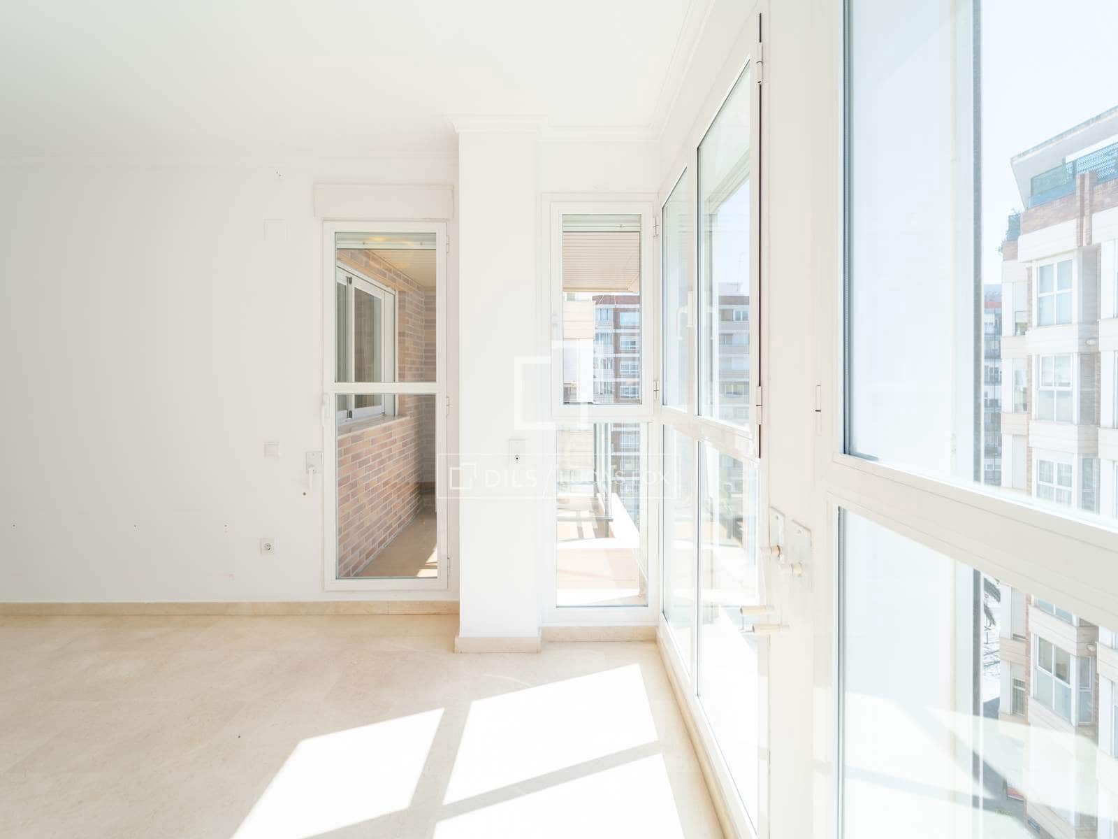 4 soveværelse Lejlighed til leje i Valencia by med garage - € 1.800 (Ref: 9562547)