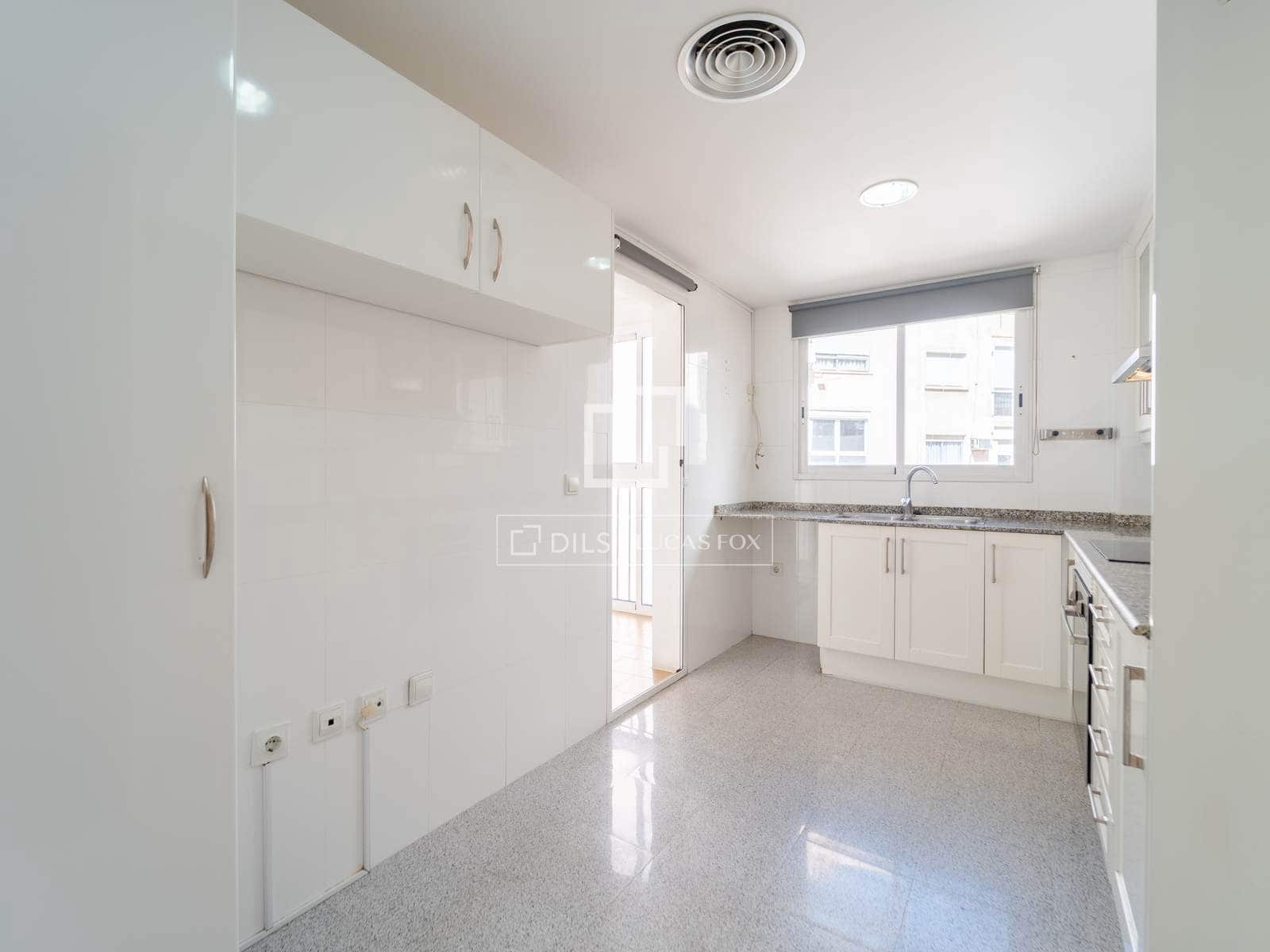 4 soveværelse Lejlighed til leje i Valencia by med garage - € 1.800 (Ref: 9562547)