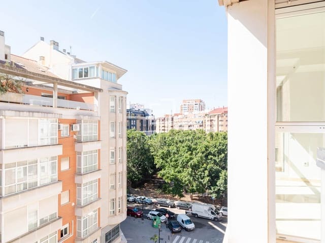4 soveværelse Lejlighed til leje i Valencia by med garage - € 1.800 (Ref: 9562547)