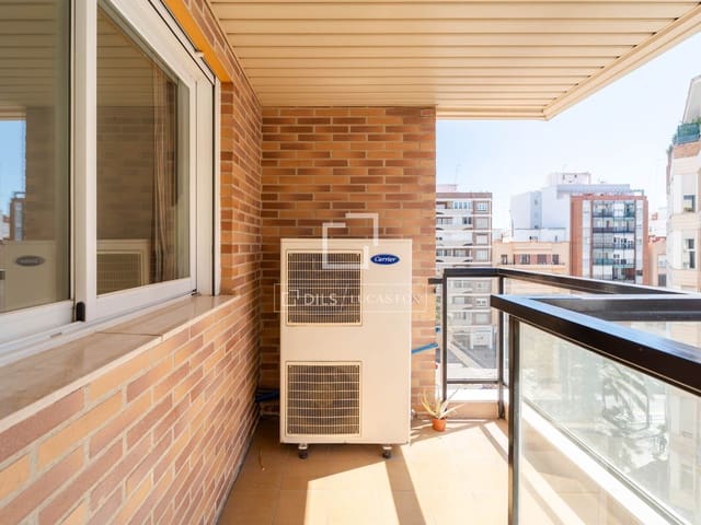 4 soveværelse Lejlighed til leje i Valencia by med garage - € 1.800 (Ref: 9562547)