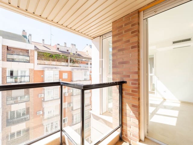 4 soveværelse Lejlighed til leje i Valencia by med garage - € 1.800 (Ref: 9562547)