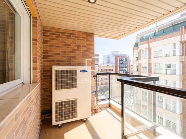 4 soveværelse Lejlighed til leje i Valencia by med garage - € 1.800 (Ref: 9562547)