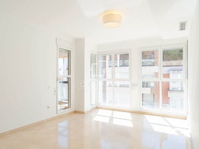 4 soveværelse Lejlighed til leje i Valencia by med garage - € 1.800 (Ref: 9562547)