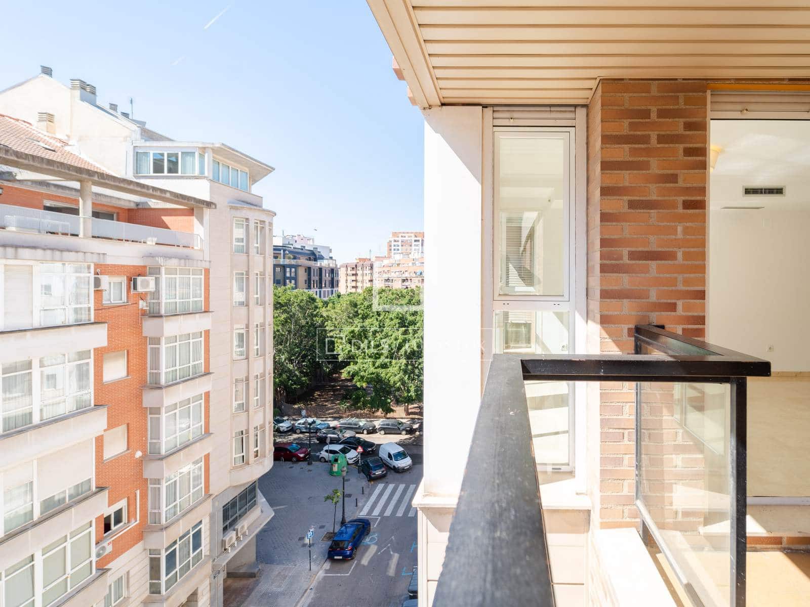4 soveværelse Lejlighed til leje i Valencia by med garage - € 1.800 (Ref: 9562547)