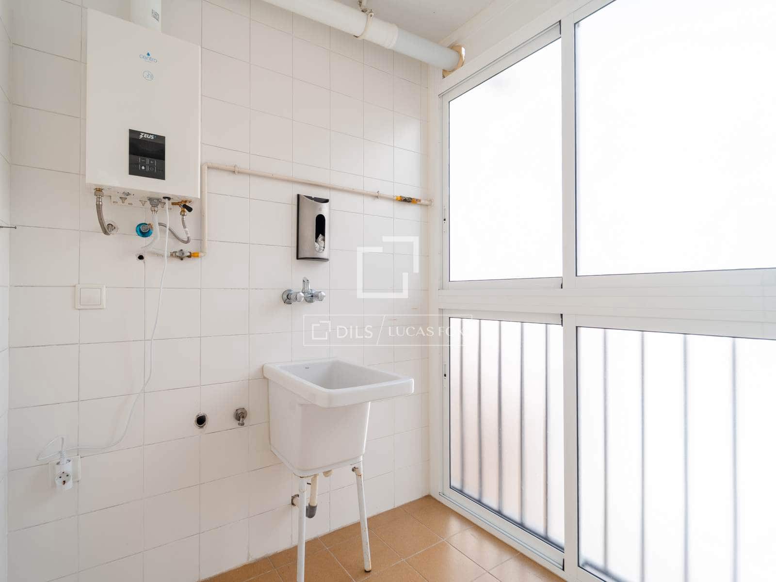 4 soveværelse Lejlighed til leje i Valencia by med garage - € 1.800 (Ref: 9562547)