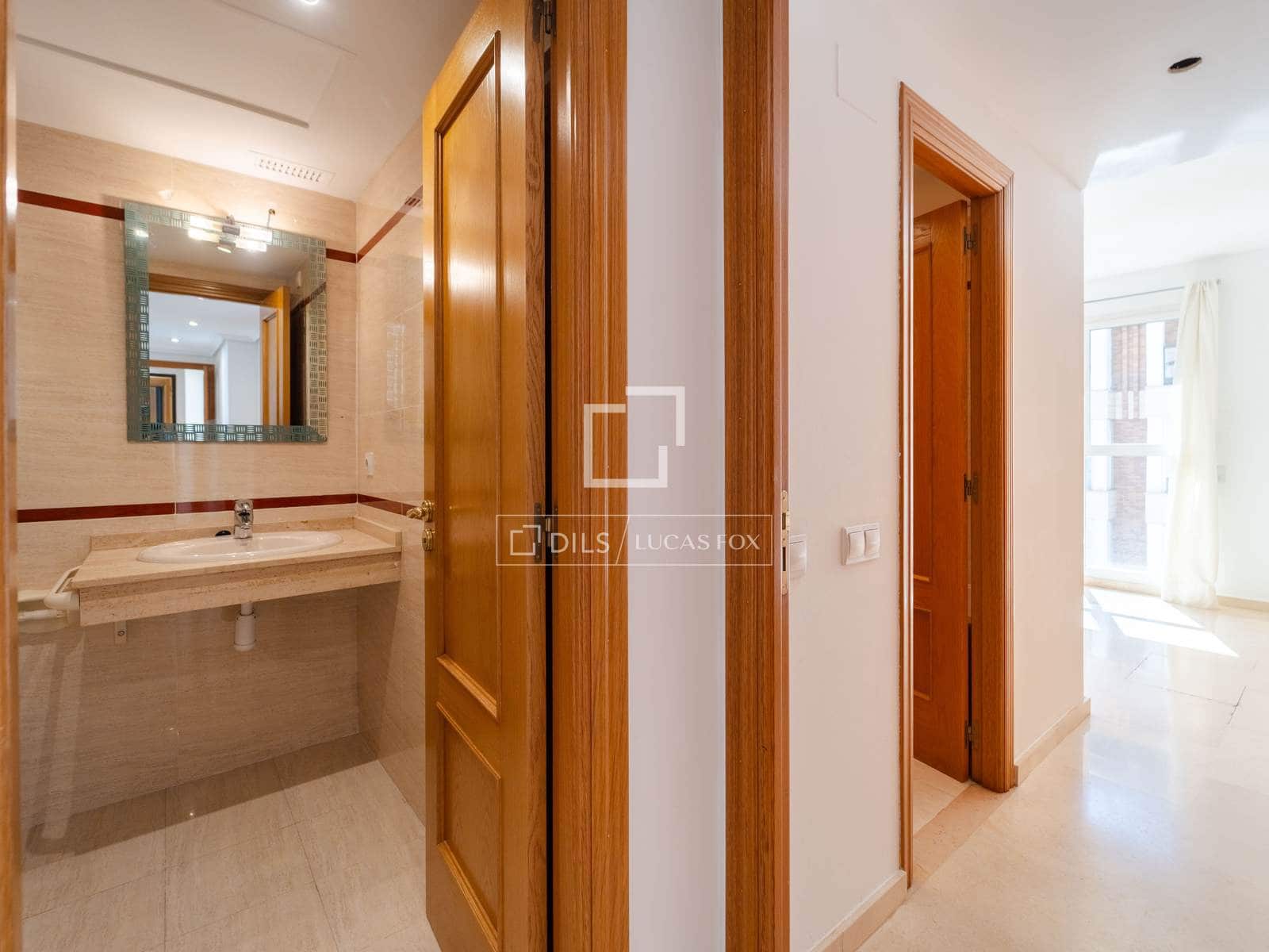 4 soveværelse Lejlighed til leje i Valencia by med garage - € 1.800 (Ref: 9562547)
