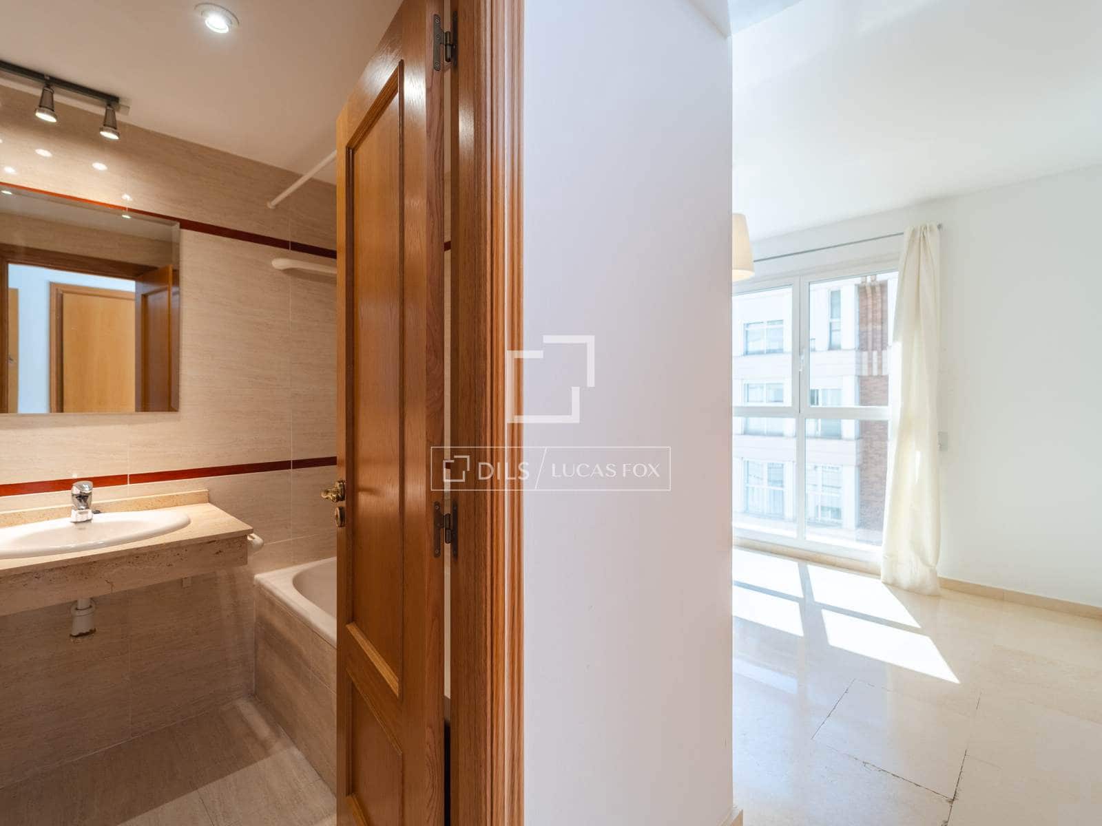 4 soveværelse Lejlighed til leje i Valencia by med garage - € 1.800 (Ref: 9562547)