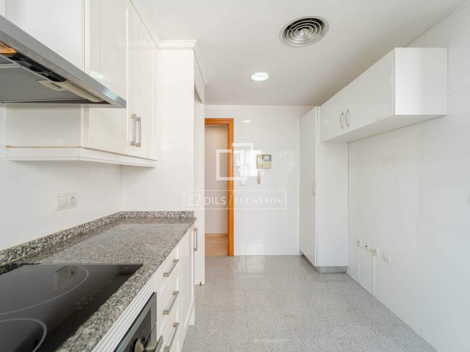 4 soveværelse Lejlighed til leje i Valencia by med garage - € 1.800 (Ref: 9562547)