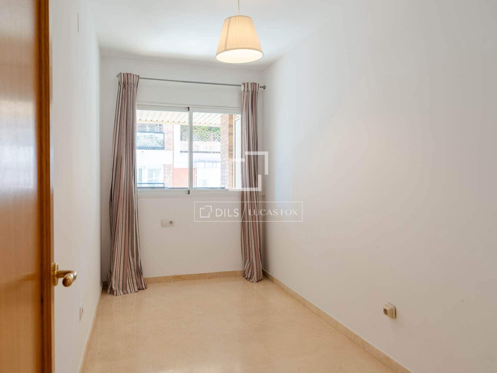 4 soveværelse Lejlighed til leje i Valencia by med garage - € 1.800 (Ref: 9562547)