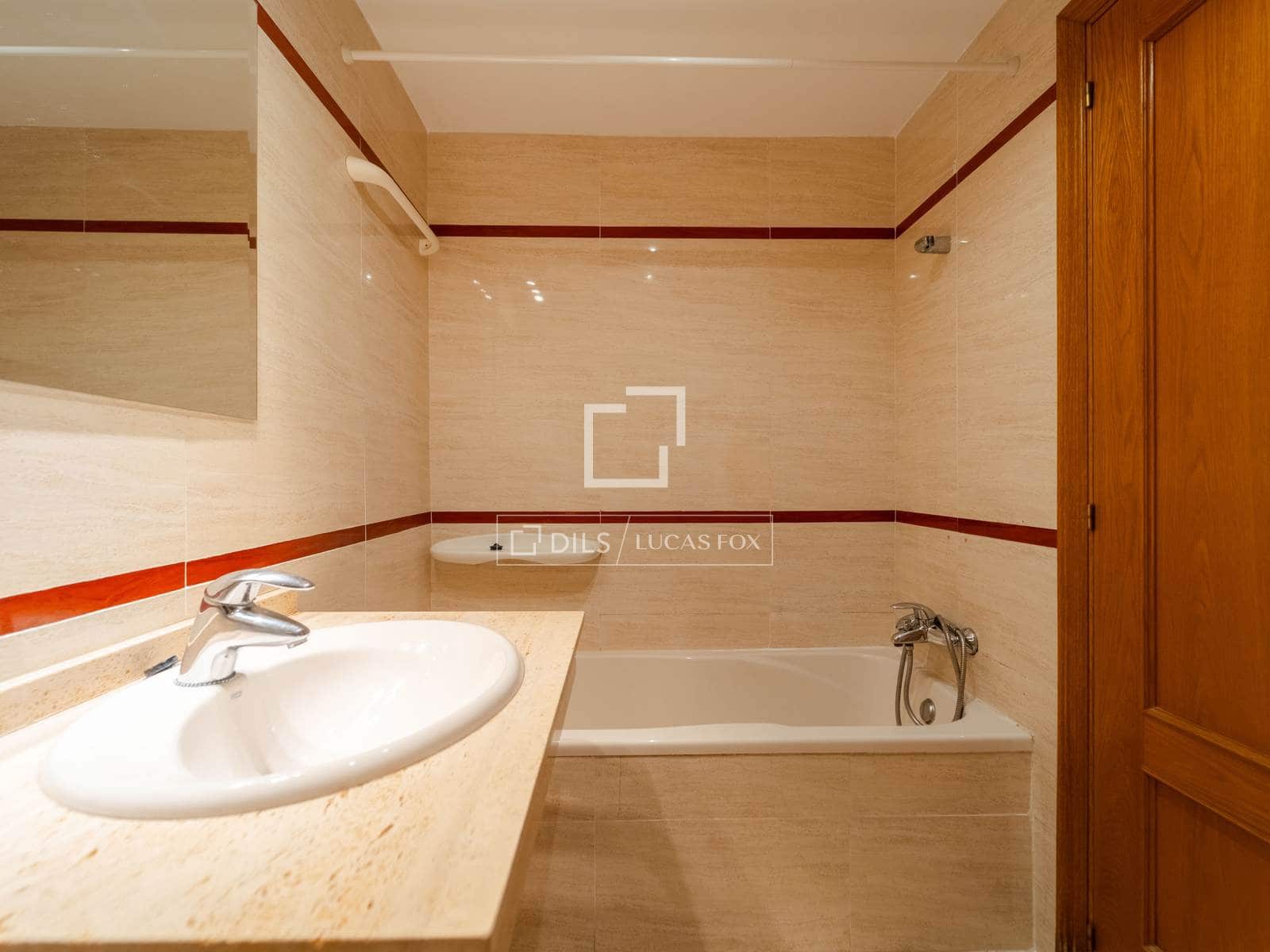 4 soveværelse Lejlighed til leje i Valencia by med garage - € 1.800 (Ref: 9562547)