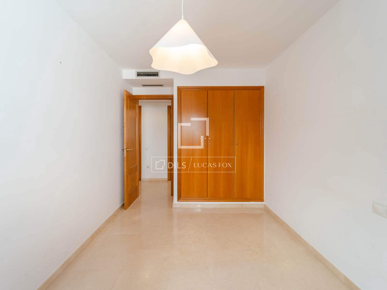 4 soveværelse Lejlighed til leje i Valencia by med garage - € 1.800 (Ref: 9562547)