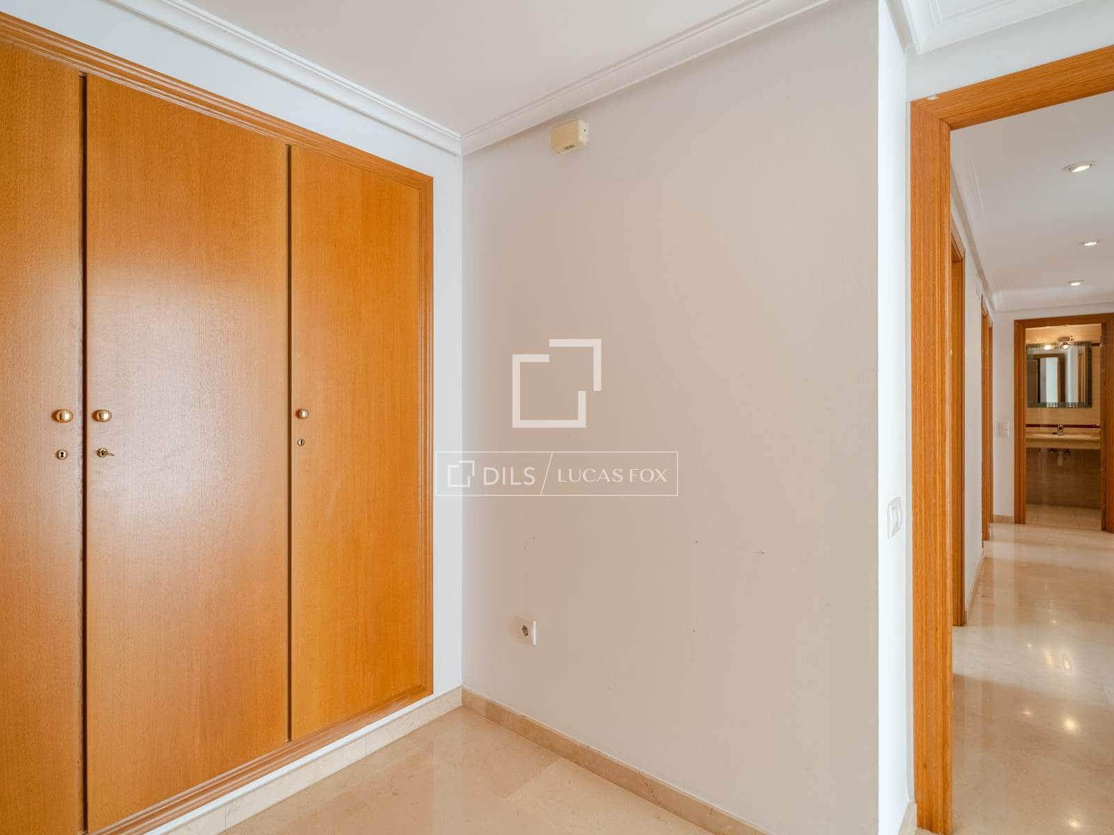 4 soveværelse Lejlighed til leje i Valencia by med garage - € 1.800 (Ref: 9562547)