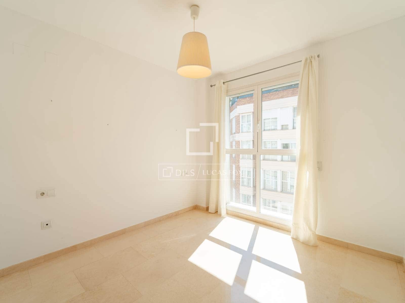 4 soveværelse Lejlighed til leje i Valencia by med garage - € 1.800 (Ref: 9562547)
