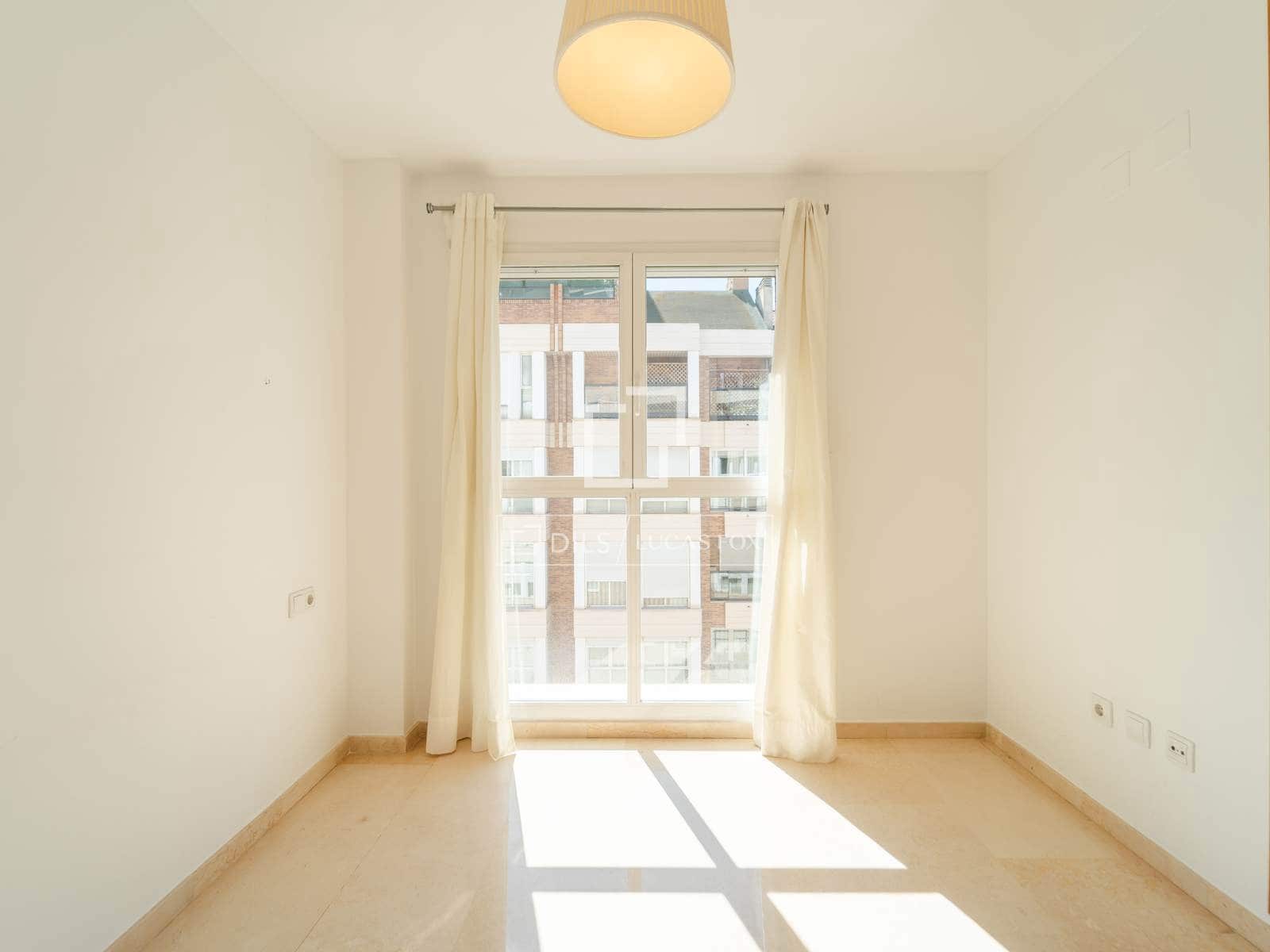 4 soveværelse Lejlighed til leje i Valencia by med garage - € 1.800 (Ref: 9562547)