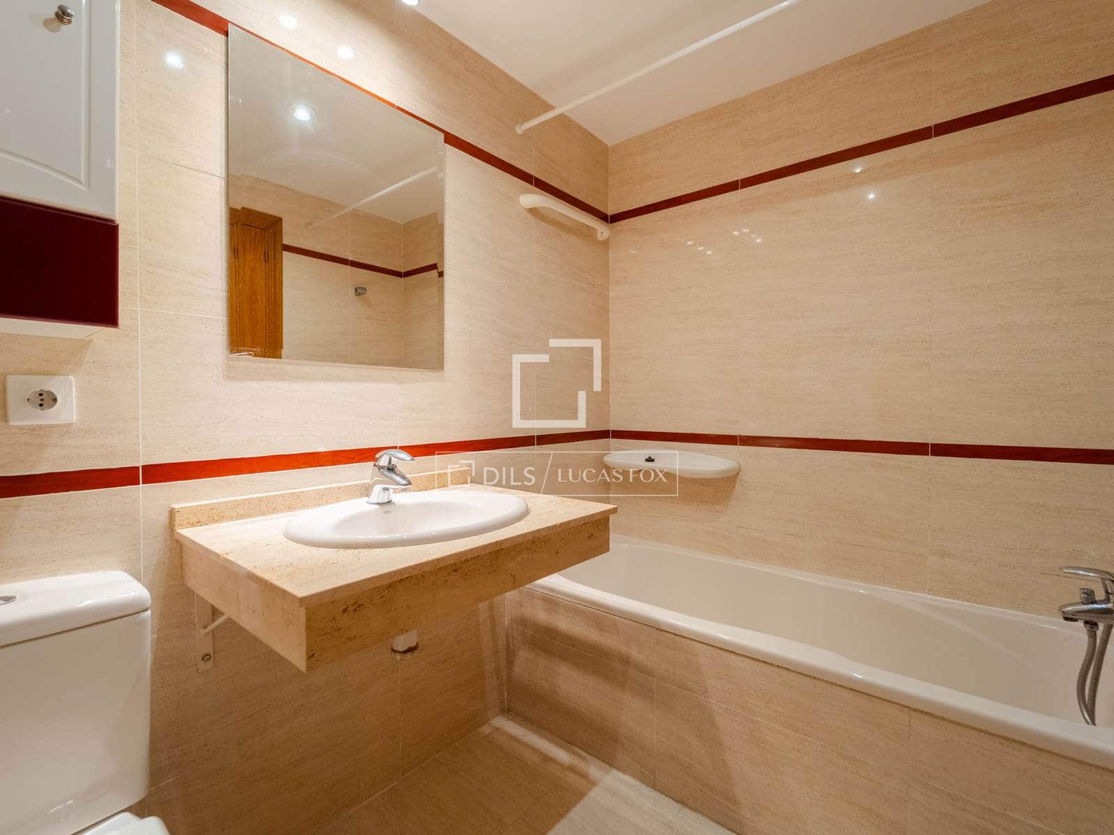 4 soveværelse Lejlighed til leje i Valencia by med garage - € 1.800 (Ref: 9562547)