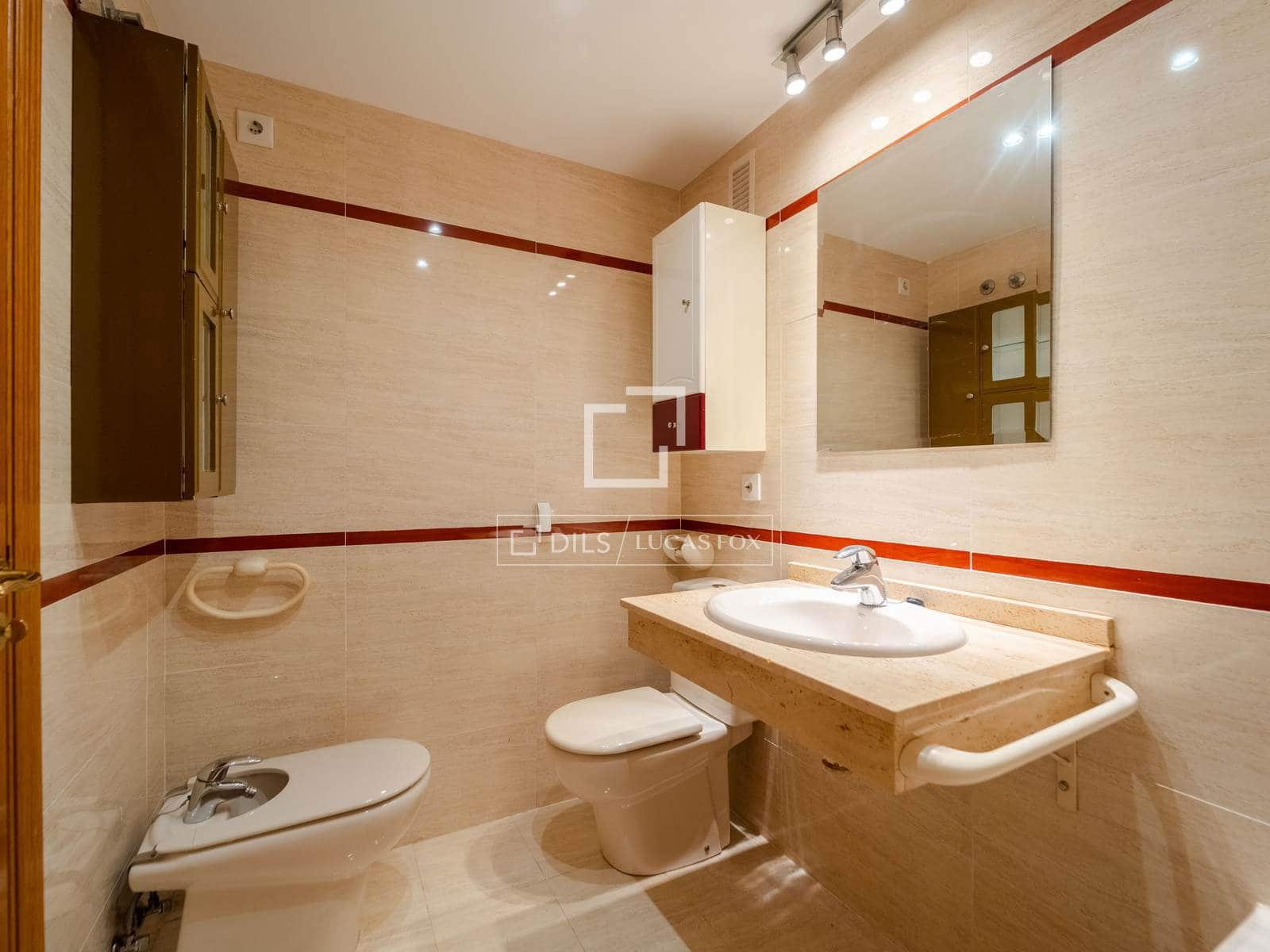 4 soveværelse Lejlighed til leje i Valencia by med garage - € 1.800 (Ref: 9562547)