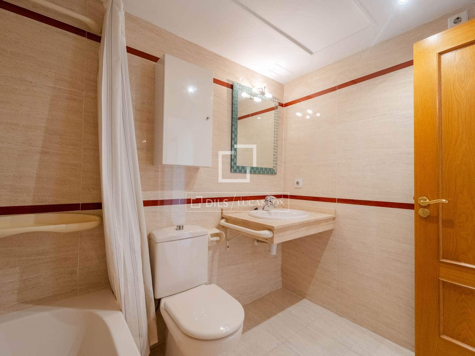 4 soveværelse Lejlighed til leje i Valencia by med garage - € 1.800 (Ref: 9562547)