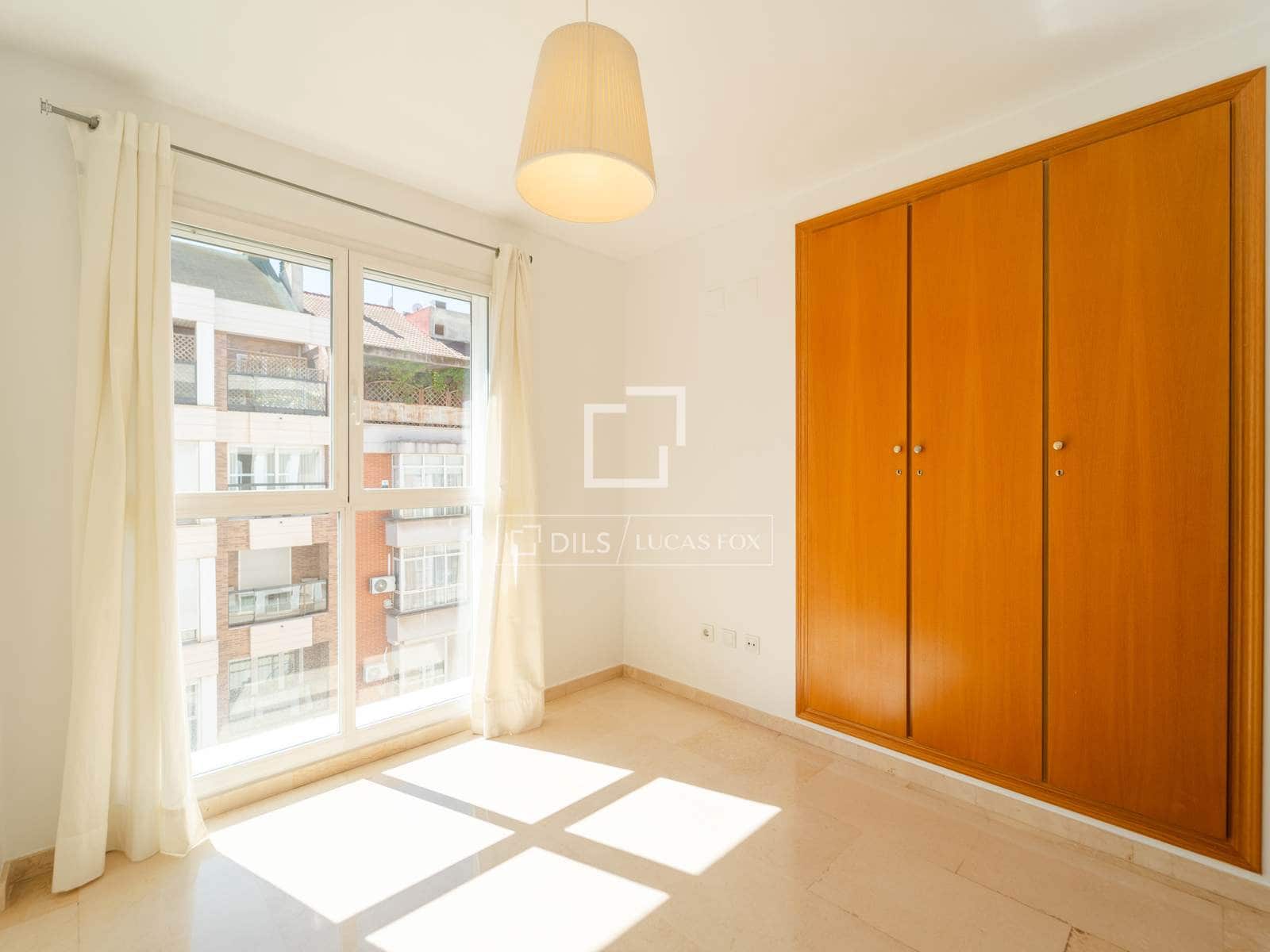 4 soveværelse Lejlighed til leje i Valencia by med garage - € 1.800 (Ref: 9562547)
