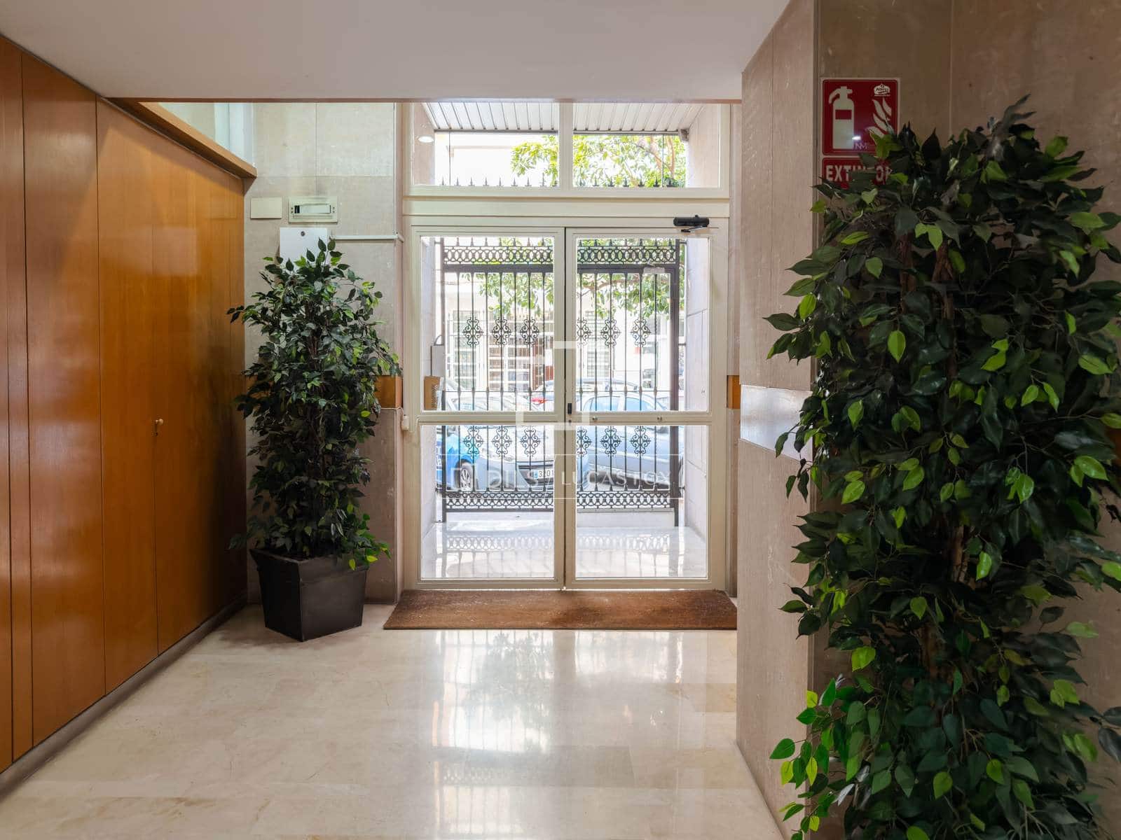 4 soveværelse Lejlighed til leje i Valencia by med garage - € 1.800 (Ref: 9562547)