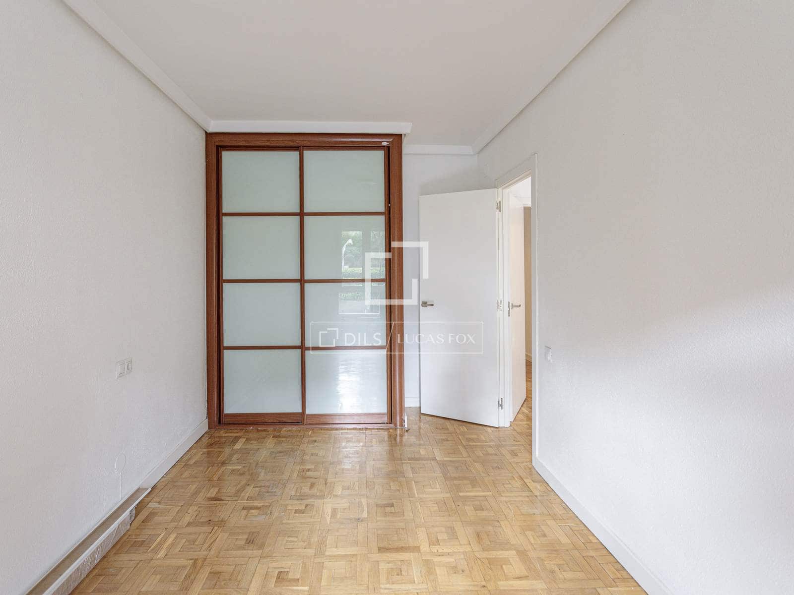 2 quarto Apartamento para arrendar em Madrid cidade com piscina garagem - 1 600 € (Ref: 9565836)