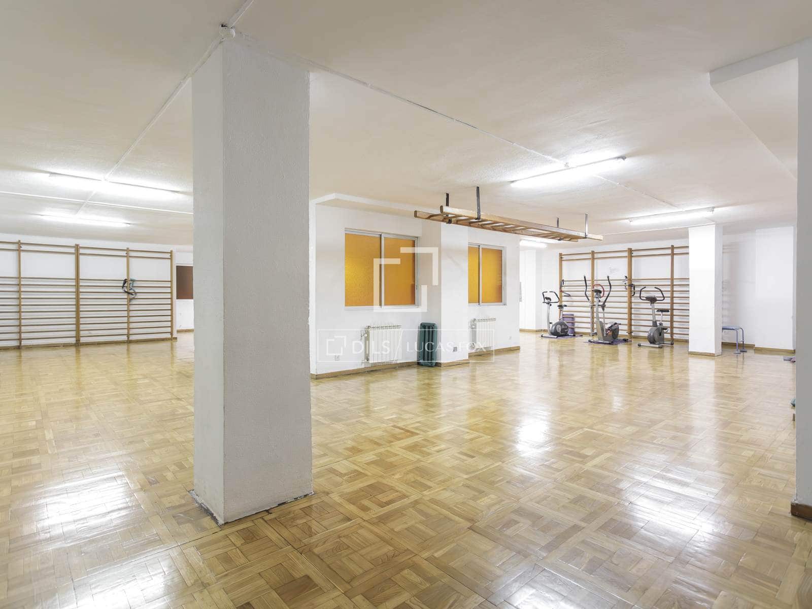 2 quarto Apartamento para arrendar em Madrid cidade com piscina garagem - 1 600 € (Ref: 9565836)