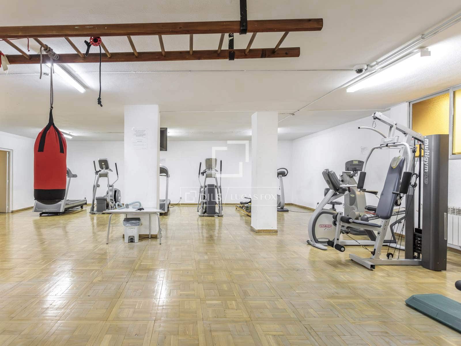 2 quarto Apartamento para arrendar em Madrid cidade com piscina garagem - 1 600 € (Ref: 9565836)