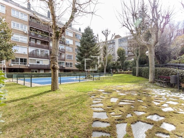 2 quarto Apartamento para arrendar em Madrid cidade com piscina garagem - 1 600 € (Ref: 9565836)