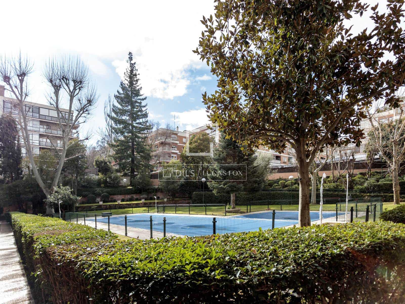 2 quarto Apartamento para arrendar em Madrid cidade com piscina garagem - 1 600 € (Ref: 9565836)