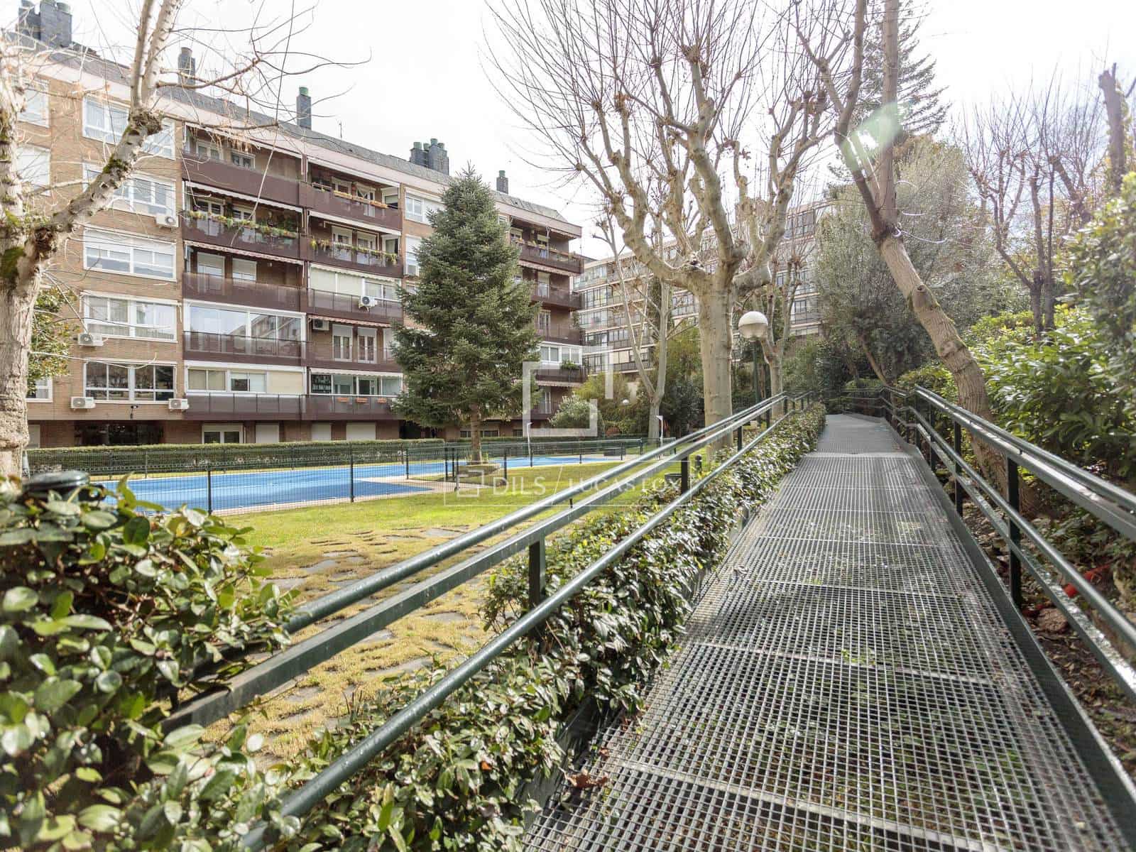 2 quarto Apartamento para arrendar em Madrid cidade com piscina garagem - 1 600 € (Ref: 9565836)