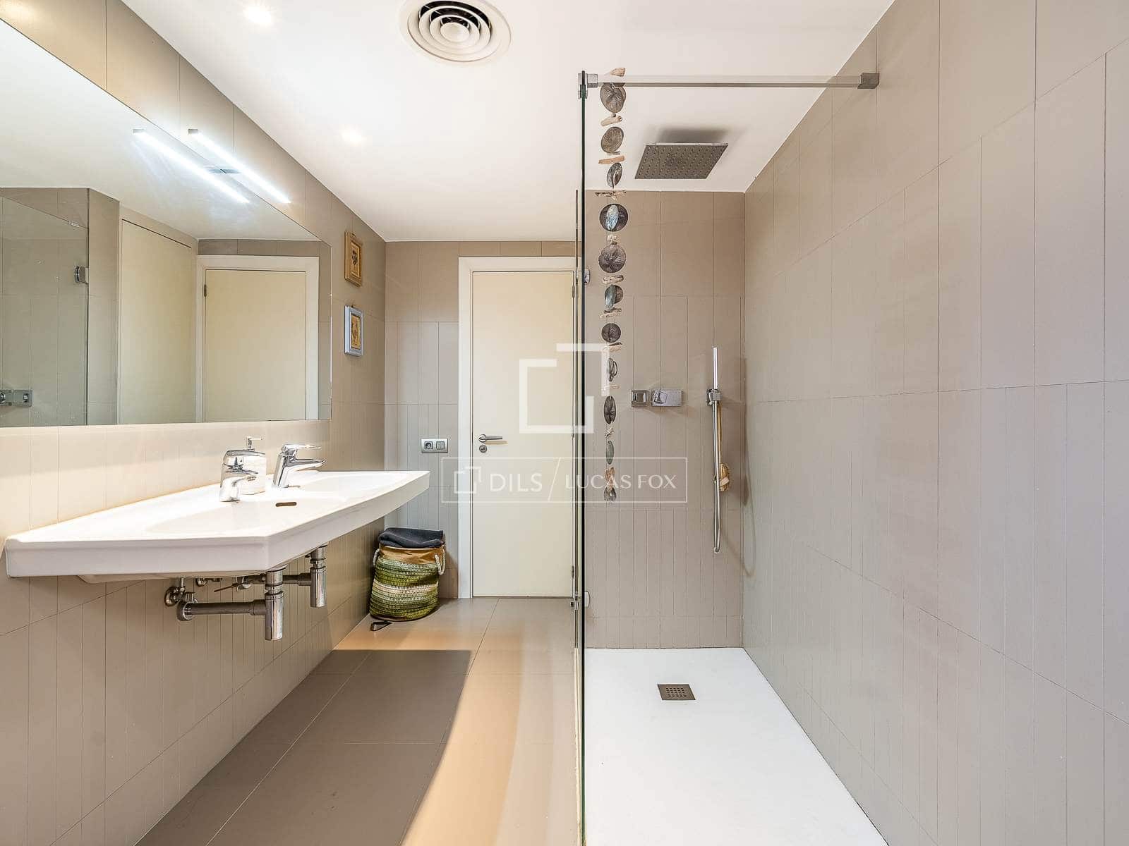 6 bedroom Apartment for sale in Barcelona city with garage - € 2,560,000 (Ref: 9565838)