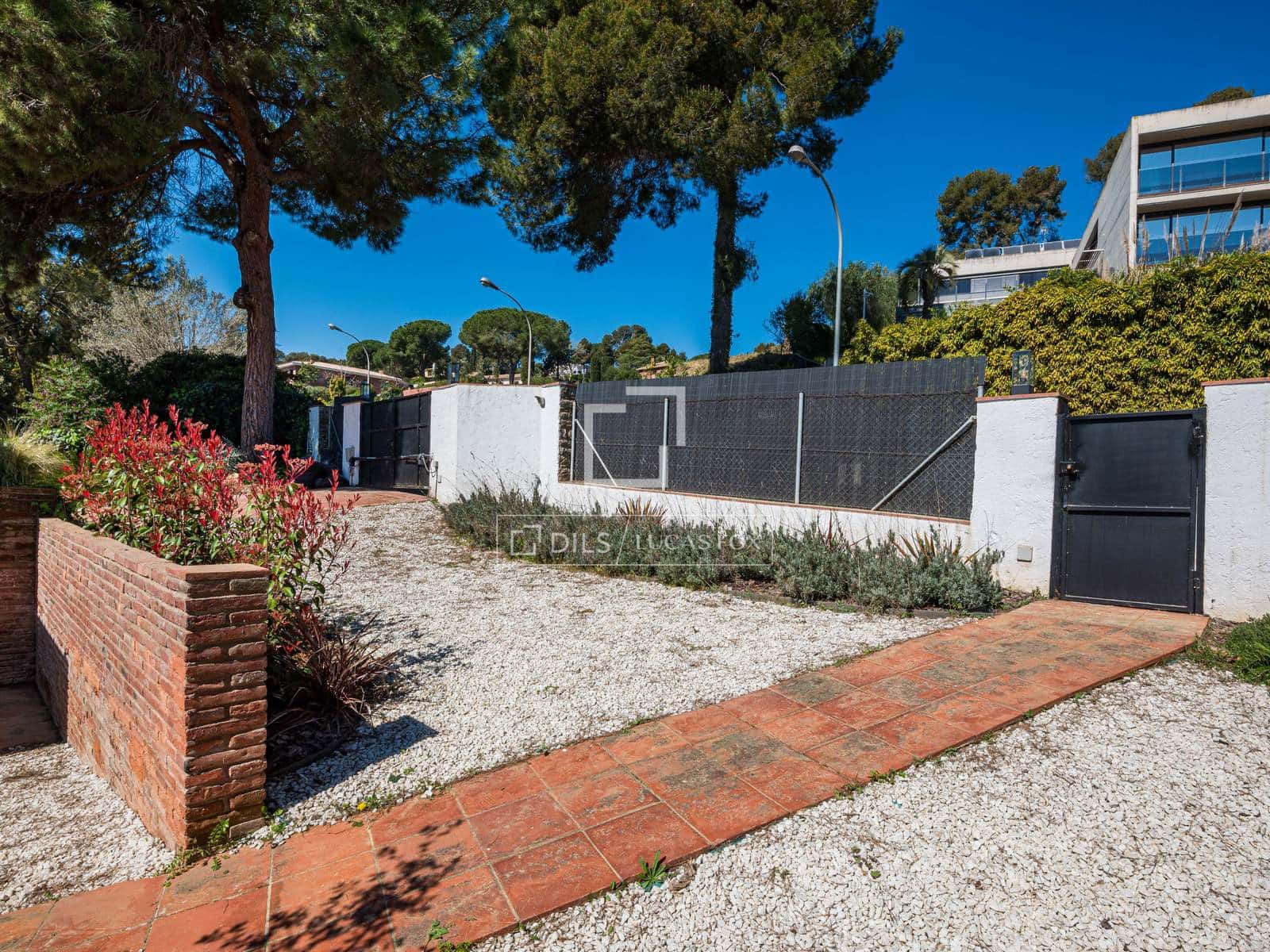 Chalet de 5 habitaciones en Sant Cugat del Vallès en venta con piscina garaje - 1.199.000 € (Ref: 9566419)