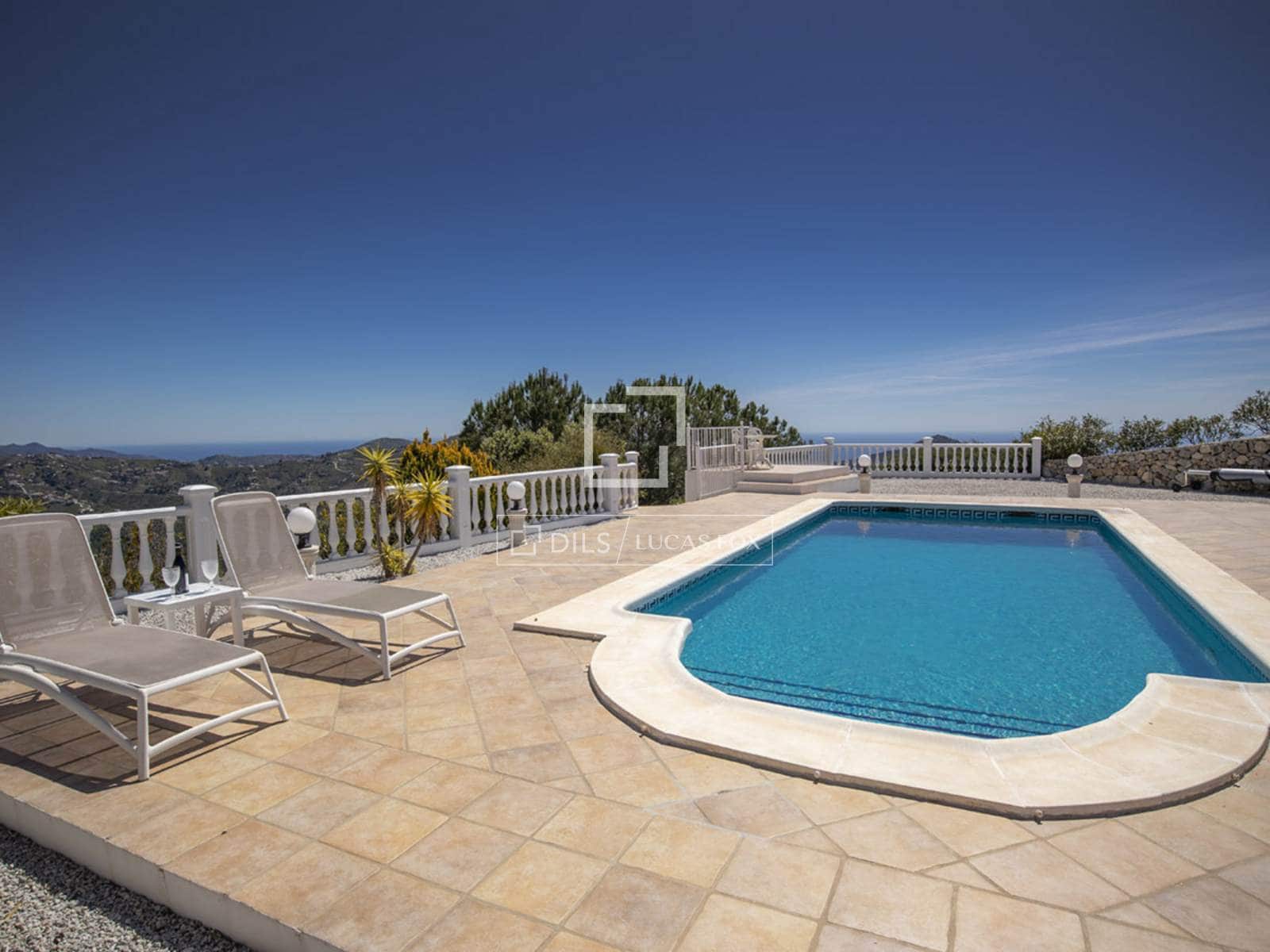 Chalet de 4 habitaciones en Canillas de Albaida en venta con piscina garaje - 1.095.000 € (Ref: 9566425)