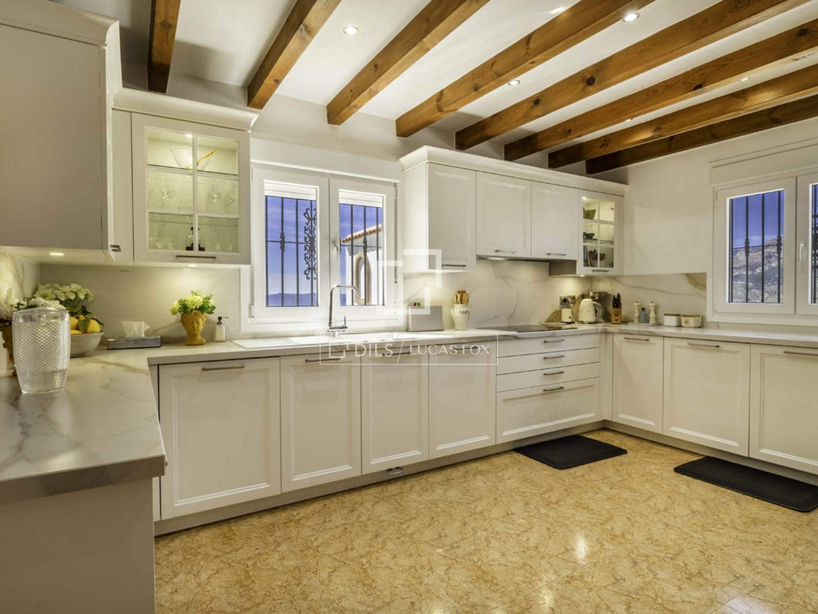 Chalet de 4 habitaciones en Canillas de Albaida en venta con piscina garaje - 1.095.000 € (Ref: 9566425)