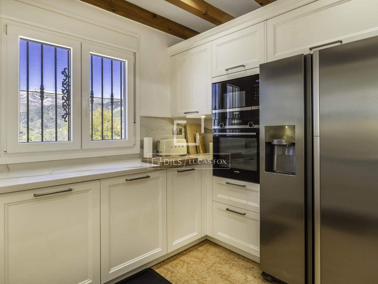 Chalet de 4 habitaciones en Canillas de Albaida en venta con piscina garaje - 1.095.000 € (Ref: 9566425)