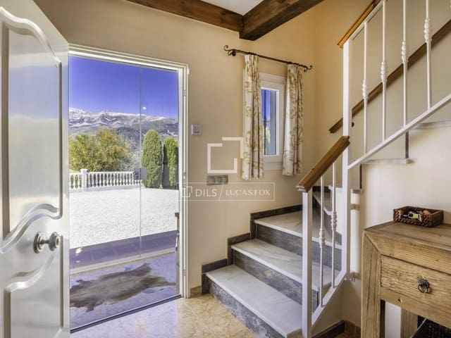 Chalet de 4 habitaciones en Canillas de Albaida en venta con piscina garaje - 1.095.000 € (Ref: 9566425)