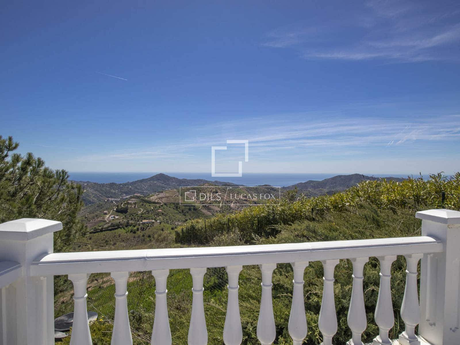 Chalet de 4 habitaciones en Canillas de Albaida en venta con piscina garaje - 1.095.000 € (Ref: 9566425)