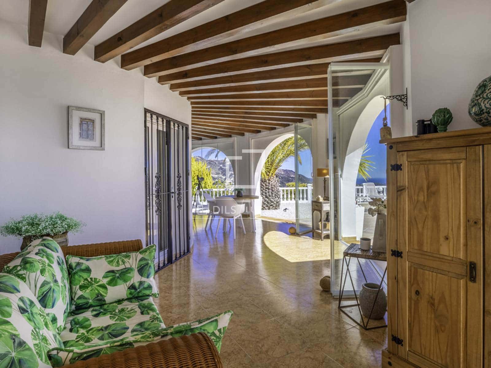 Chalet de 4 habitaciones en Canillas de Albaida en venta con piscina garaje - 1.095.000 € (Ref: 9566425)