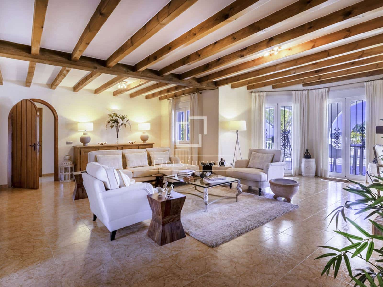 Chalet de 4 habitaciones en Canillas de Albaida en venta con piscina garaje - 1.095.000 € (Ref: 9566425)